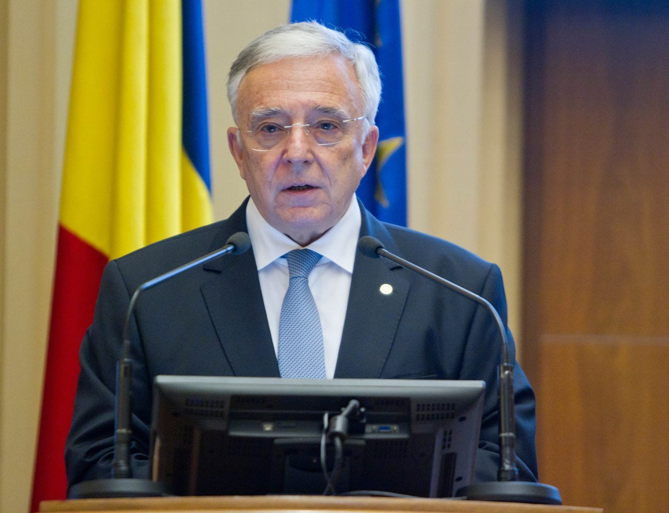 Guvernatorul BNR, Mugur Isărescu, a contestat la Curtea Constituțională articolul de lege prin care i s-a deschis un proces de colaborator al Securității