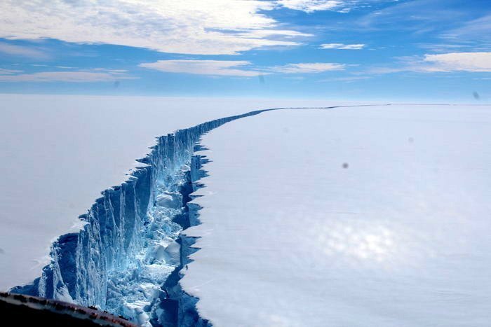 Cel mai mare gheţar din lume s-a rupt în bucăţi. Cât de periculos e