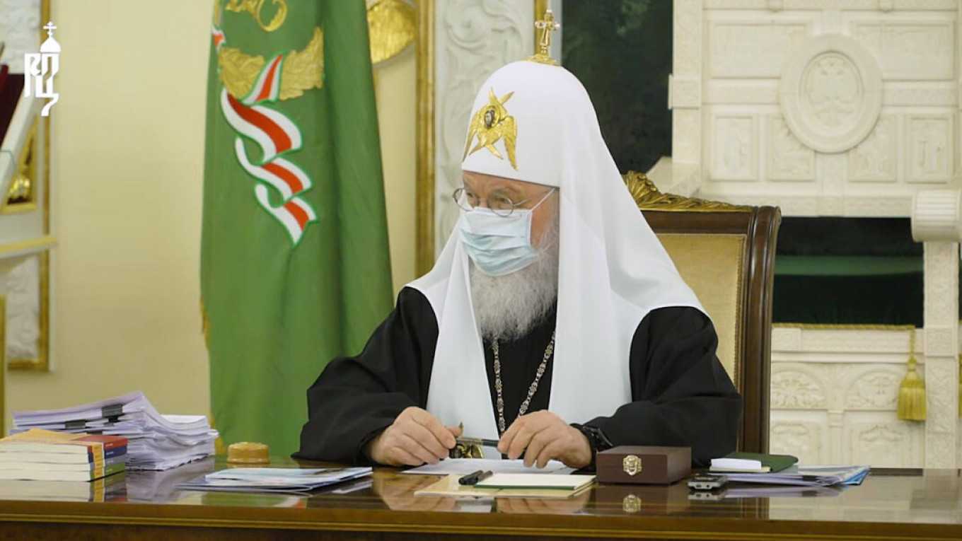 Patriarhul Rusiei poartă mască în aparițiile publice