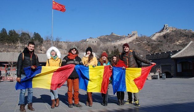 Îi mai pasă cuiva de românii din China?