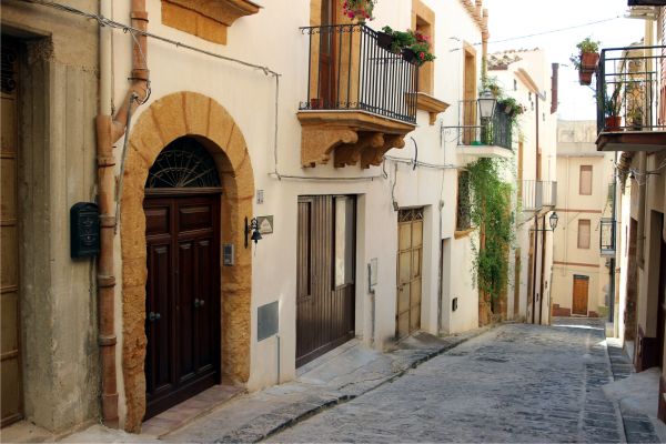 Un oraş din Italia vinde case cu 1 euro. Care este condiția