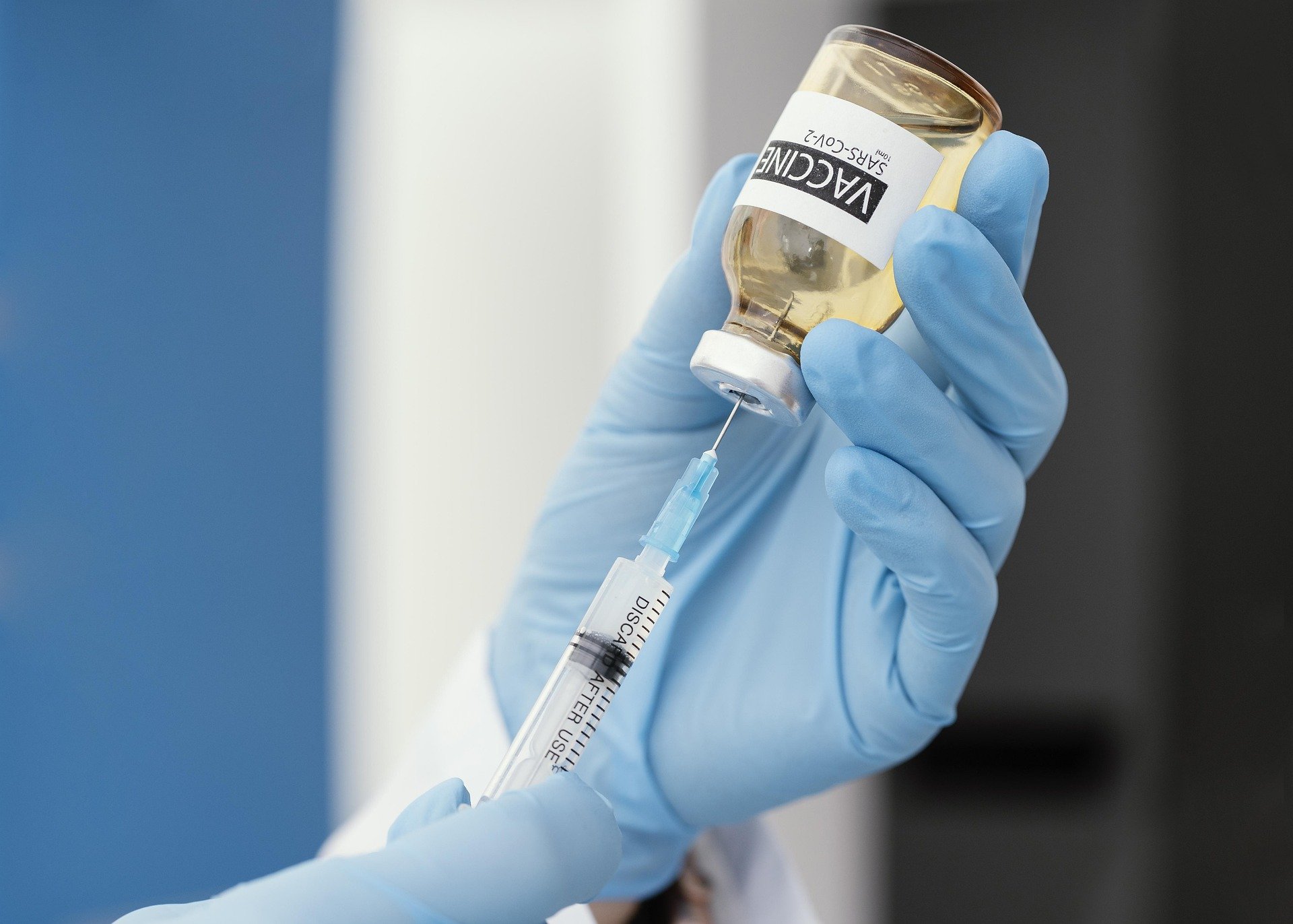 CNCAV: Se permite vaccinarea cu un alt tip de vaccin pe bază de ARN Mesager, pentru toate persoanele care au fost vaccinate cu prima doză de AstraZeneca şi care au decis amânarea rapelului mai mult de 3 luni