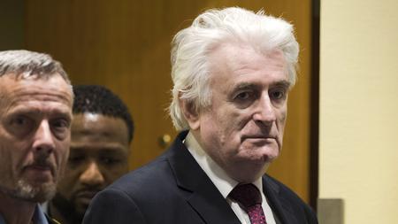 Vă mai aduceți aminte de Radovan Karadzic? Transferul lui într-o închisoare britanică e contestat la ONU