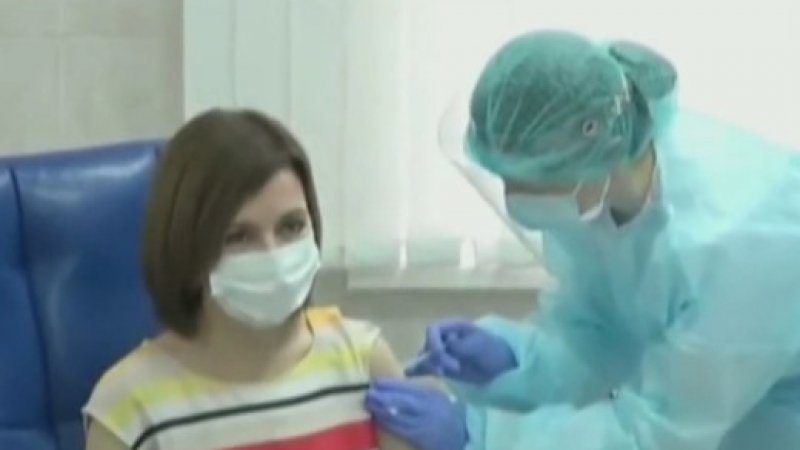 Maia Sandu s-a vaccinat cu AstraZeneca. Ce mesaj a transmis președintele Republicii Moldova