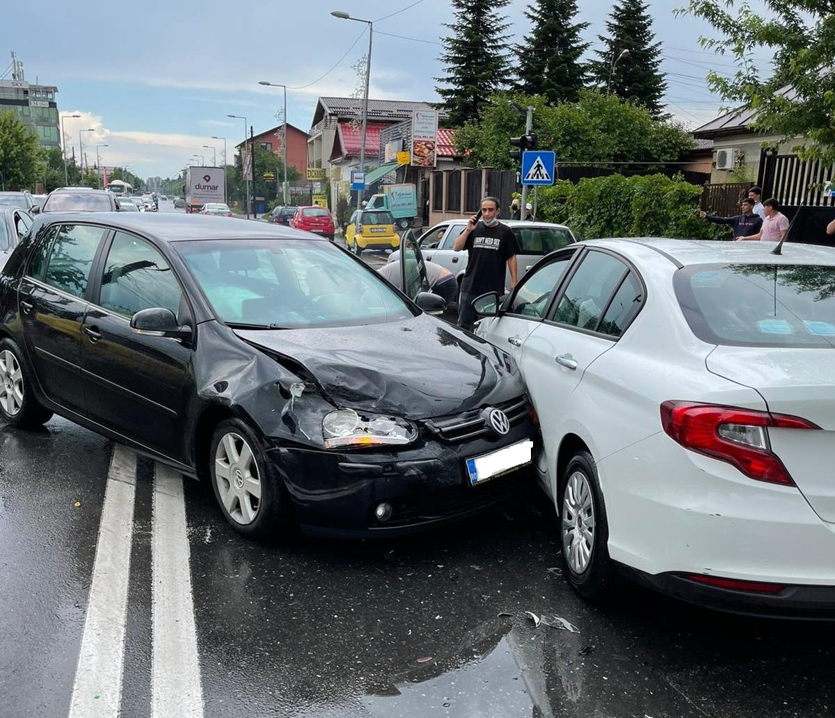 Accident pe Bulevardul Pipera: o mașină a pierdut controlul și a intrat pe contrasens