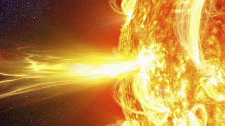 O furtună solară lovește Pământul cu viteza de 2,1 milioane de km pe oră. Vor fi probleme tehnice