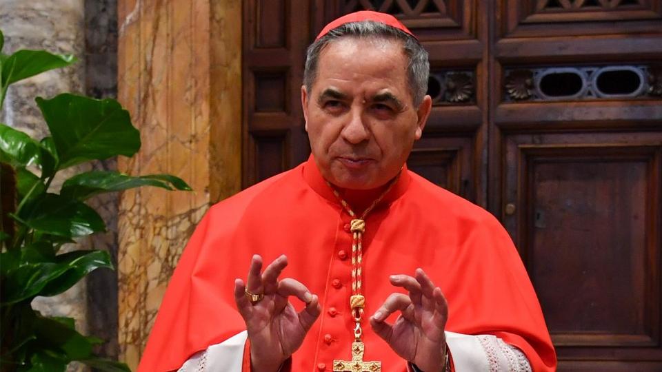 Cardinalul Angelo Becciu va fi judecat alături de alte nouă persoane pentru infracţiuni financiare