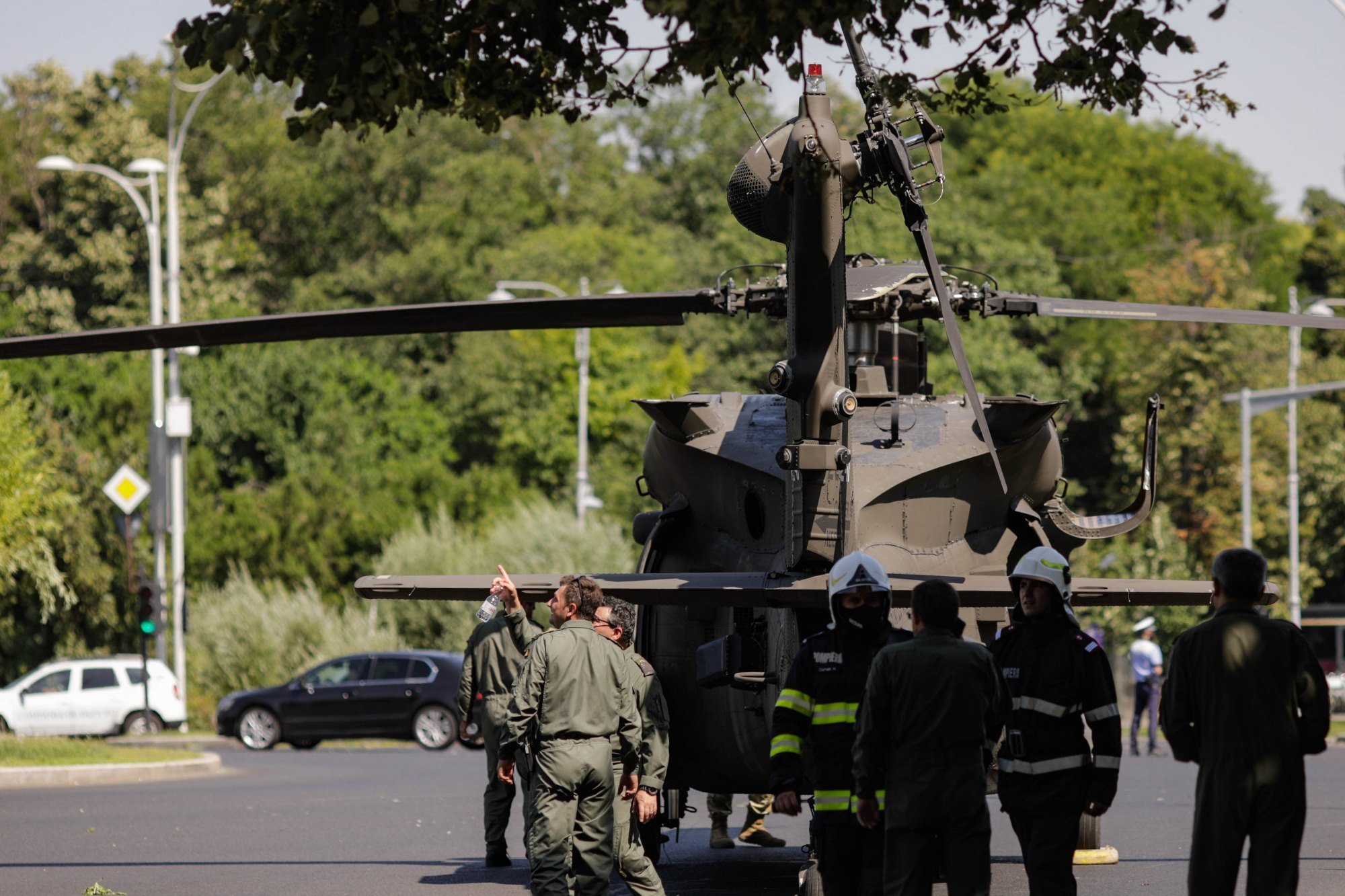 Purtător de cuvânt MApN: Elicopterul Black Hawk a raportat o defecţiune tehnică şi s-a impus aterizarea de urgenţă