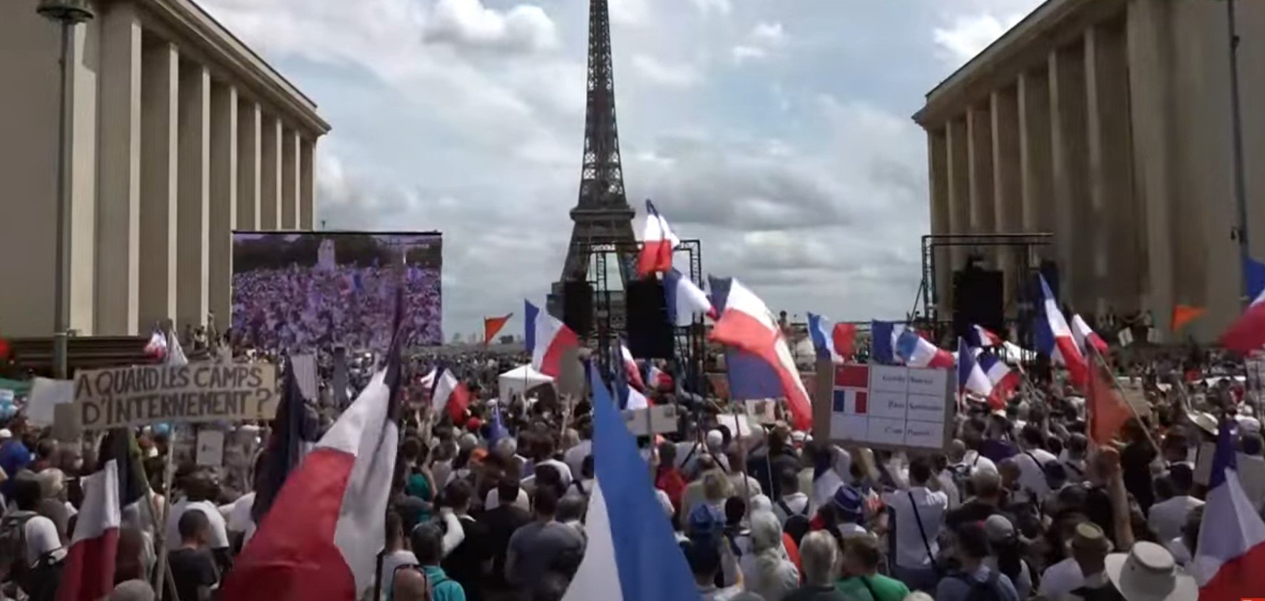 Manifestații de amploare în Franța împotriva restricțiilor anti-coronavirus (Video)