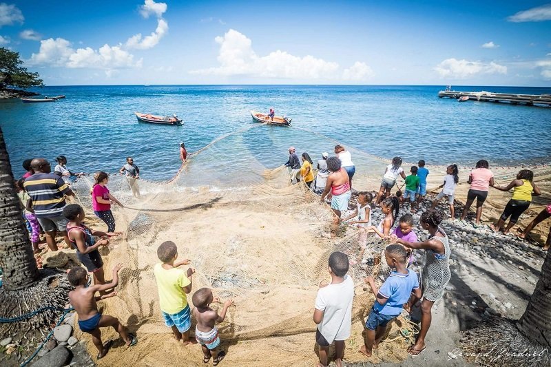 Turiștii trebuie să părăsească urgent Insula Martinica