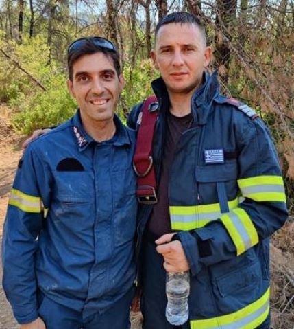 Gestul impresionant făcut de un pompier grec. Ce cadou a primit un român care luptă cu incendiile din Grecia