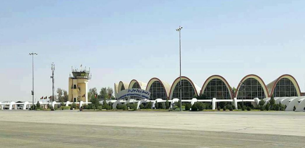 Aeroportul din Kandahar, ținta a trei rachete: Pista a fost avariată, iar zborurile anulate