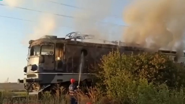 Locomotiva unui tren de călători a luat foc, traficul feroviar este blocat între Timișoara și Arad