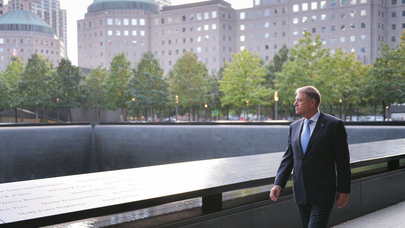 Klaus Iohannis, moment de reculegere în memoria victimelor atentatelor din 11 septembrie 2001 (FOTO)