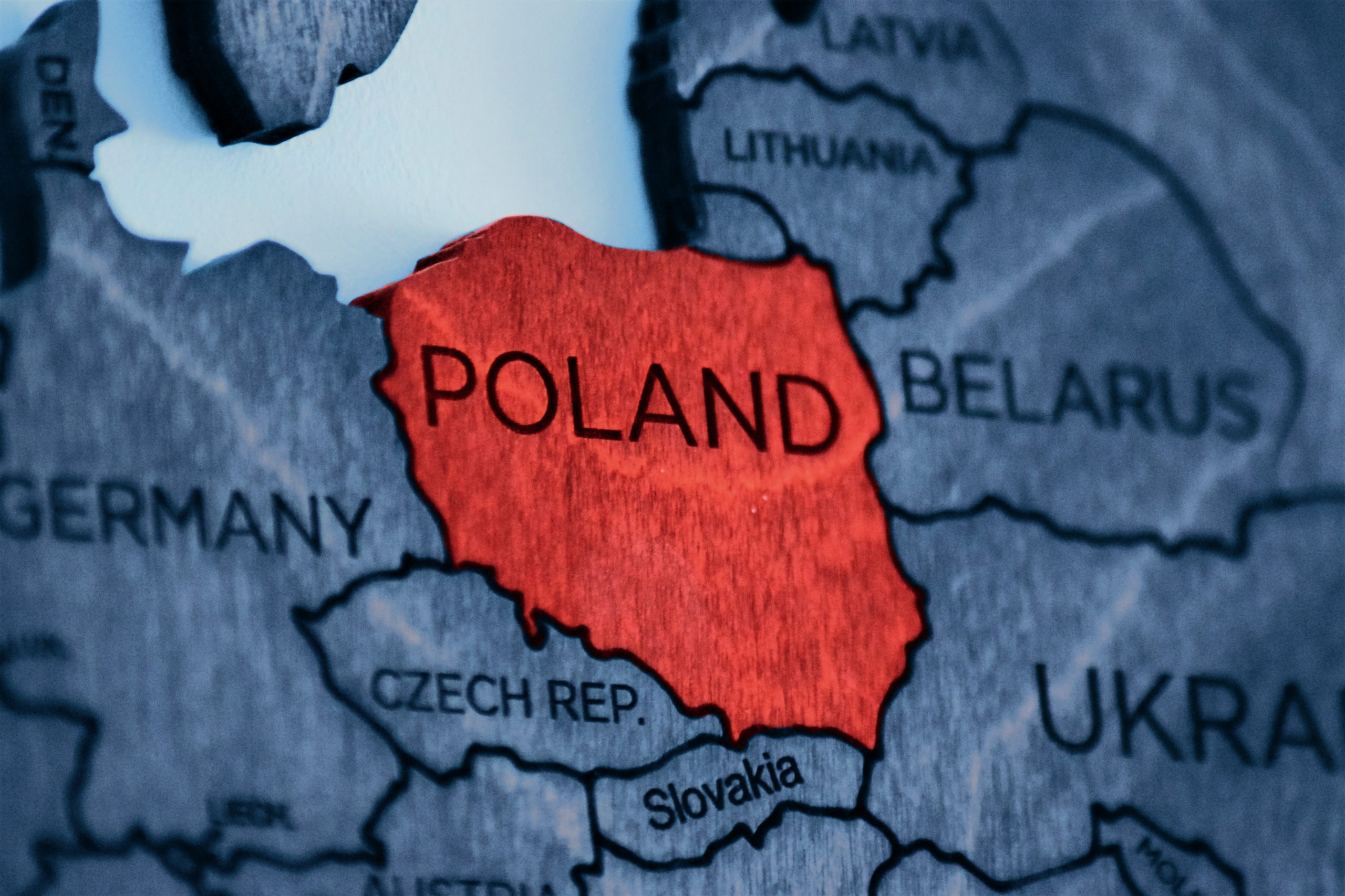 Tribunalul Constituţional din Polonia a decis: Unele articole din tratatele UE, incompatibile cu Constituţia ţării