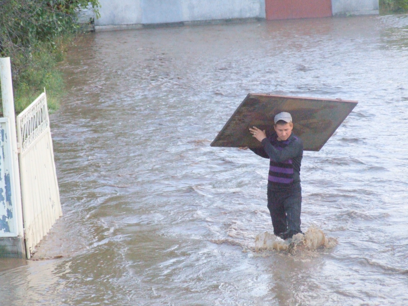 Cele 32 localități din județul Galați afectate de inundații nu au primit niciun leu din despăgubirile promise de Guvern