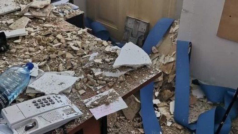 Tavan prăbușit într-o secție de poliție din Capitală. Clădirea trebuia modernizată din 2020 însă nu a primit avizele