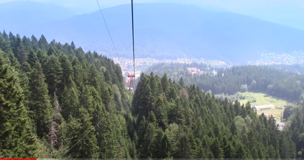 Vedere de pe traseul Bușteni - Babele, cu telecabina