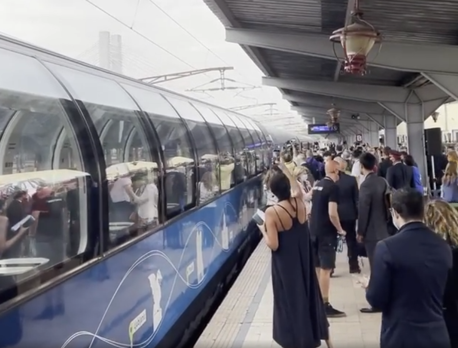 Ambasada Suediei face „glume” pe seama veștii că trenul Connecting Europe a plecat din România