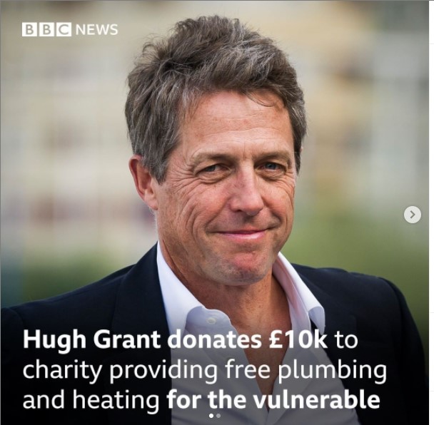 Hugh Grant a donat 10.000 de lire sterline unei fundații care oferă gratuit instalații sanitare bătrânilor și persoanelor vulnerabile