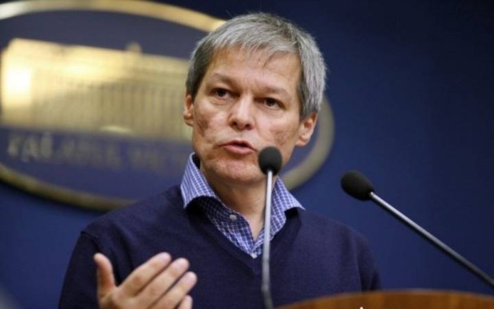Dacian Cioloș îi solicită lui Nicolae Ciucă demiterea de urgență a lui Florin Roman