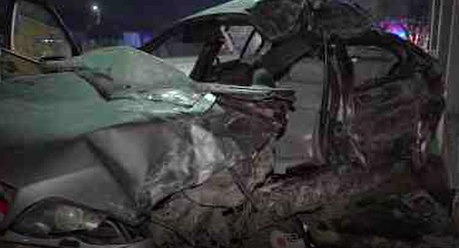 Accident tragic în Dâmbovița: O mașină a lovit frontal un TIR. Doi tineri morți și doi  răniți