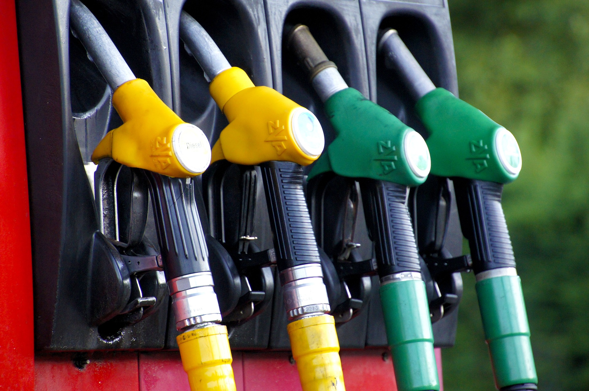 Analiza proiectului de ordonanţă privind susţinerea de reduceri ale preţurilor la benzină şi motorină, pe agenda şedinţei de guvern