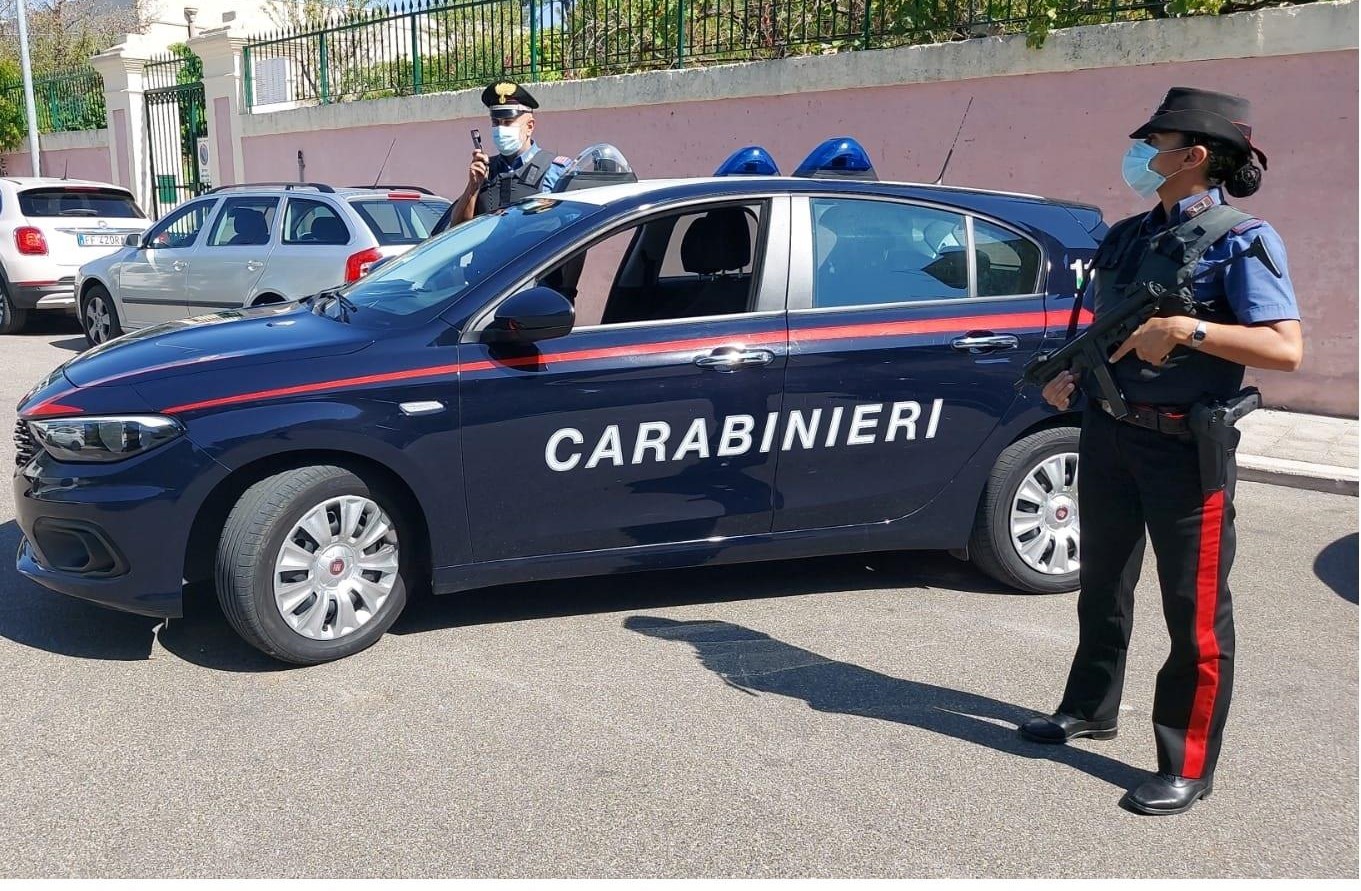 Doi infractori s-au dat carabinieri și au vrut să păcălească doi bătrâni