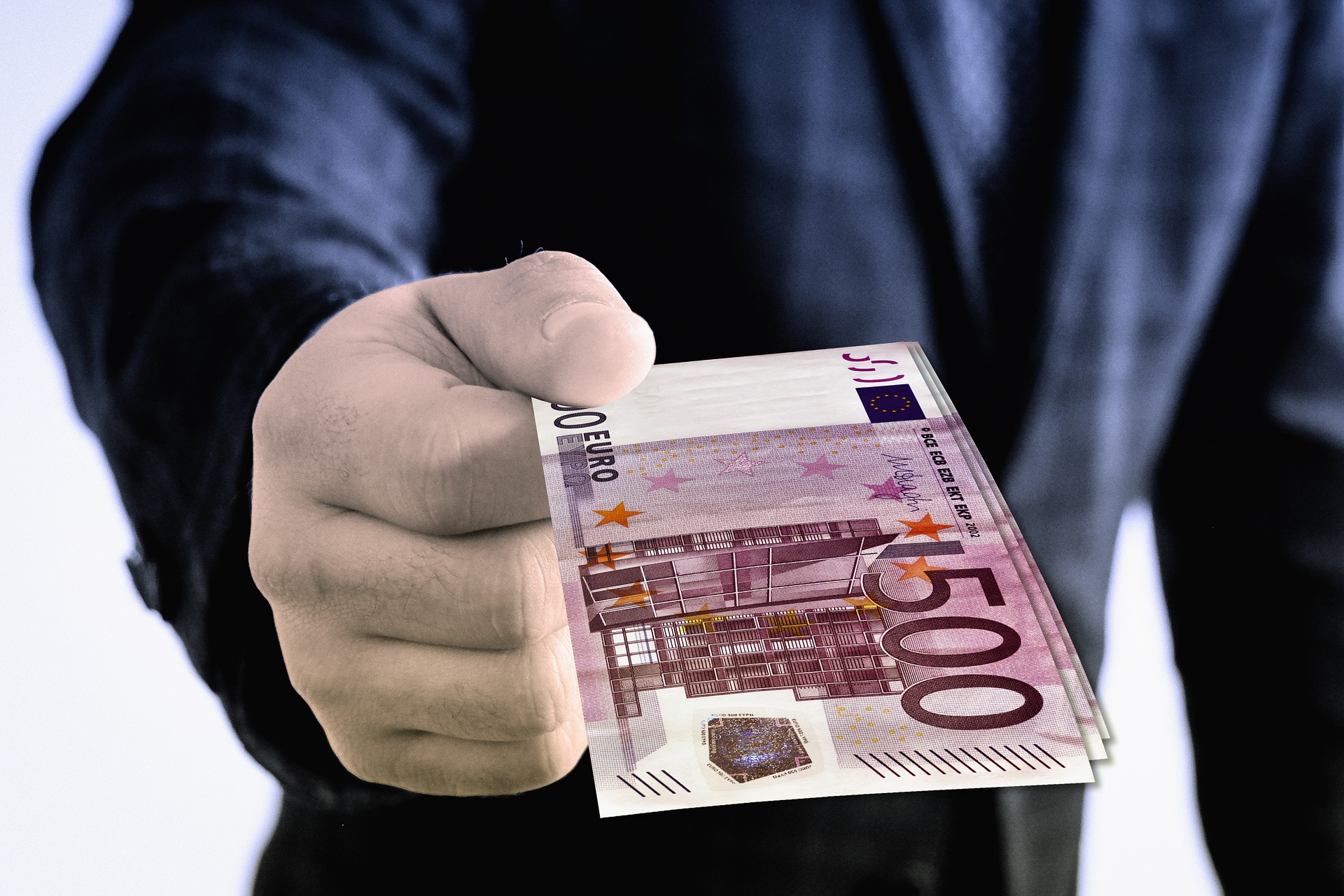 Proiect. Companiile care au venituri de 500.000 euro ar putea să fie încadrate în categoria microîntreprinderilor din 2022