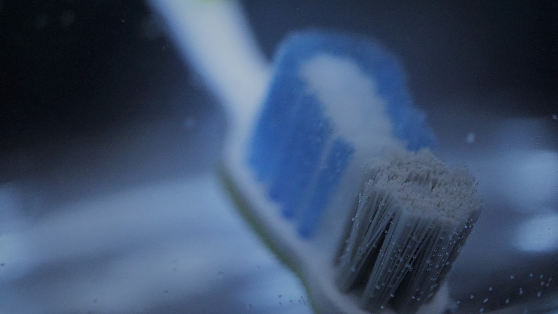 Cât timp ar trebui să ne spălăm pe dinți? Sfaturile experților