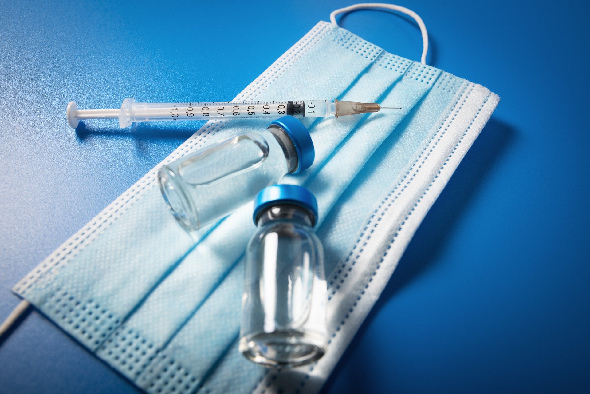 Virusolog: Eficacitatea vaccinurilor actuale este limitată împotriva noii variante din Africa de Sud