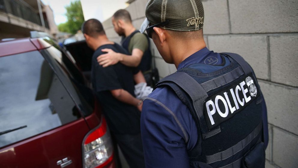 „Ascunși la vedere”: Europol a publicat lista celor mai căutaţi 62 de infractori