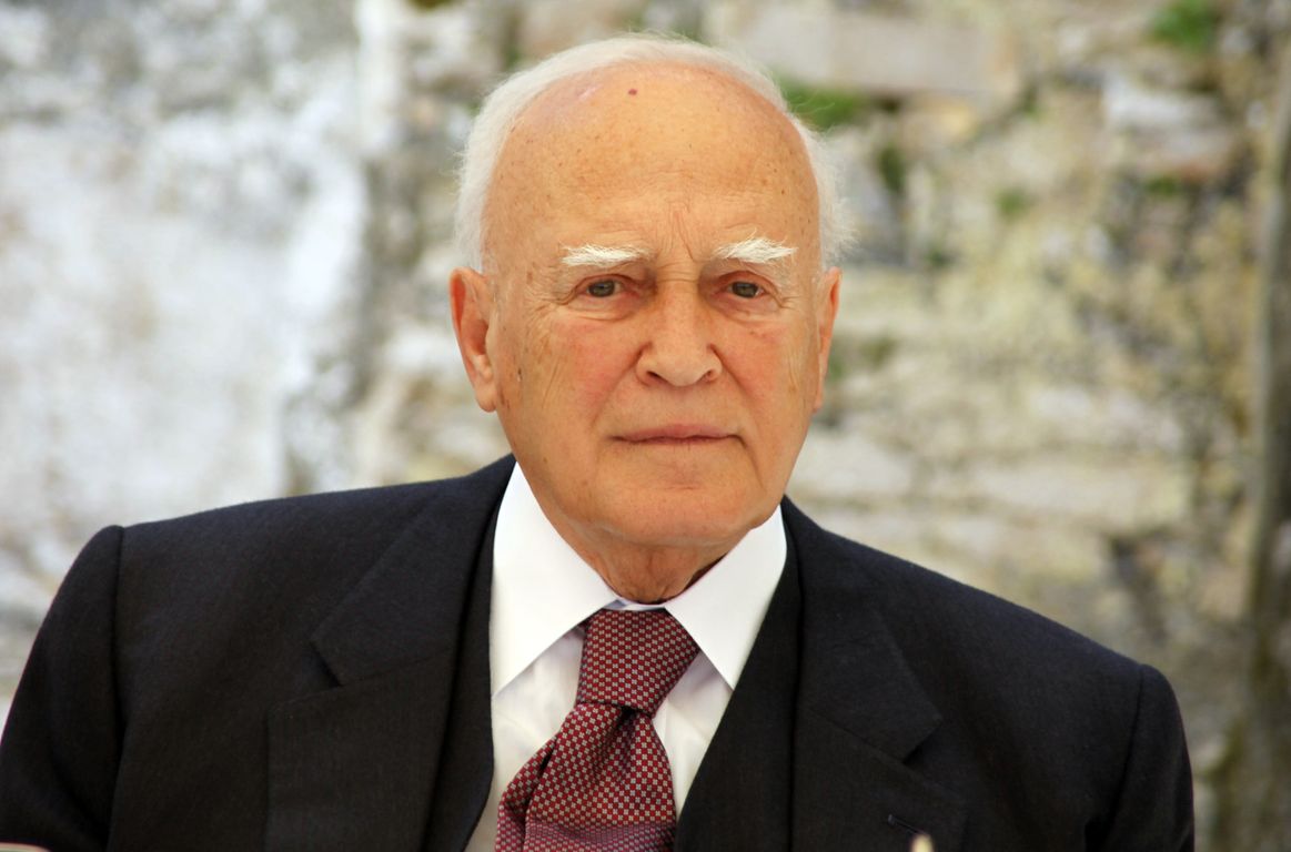 Fostul preşedinte al Greciei, Karolos Papoulias, a murit