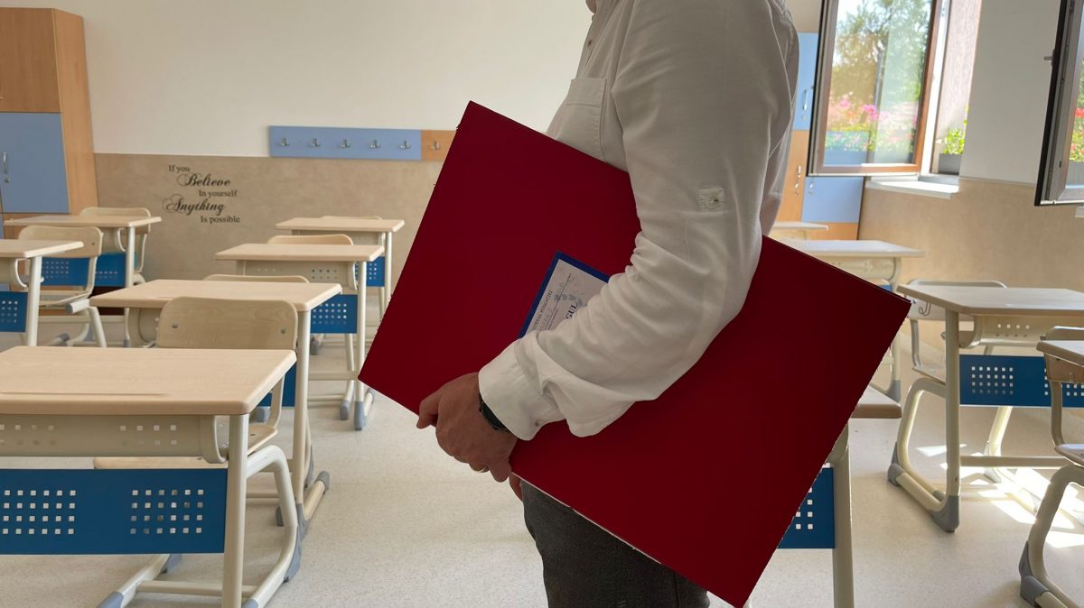 Immunize Air mail Spread Profesor din Arad, cercetat penal pentru hărţuire, după ce a trimis unei eleve mai multe mesaje cu tentă sexuală Immunize Air mail Spread Profesor din Arad, cercetat penal pentru hărţuire, după ce a trimis unei eleve mai multe mesaje cu tentă sexuală