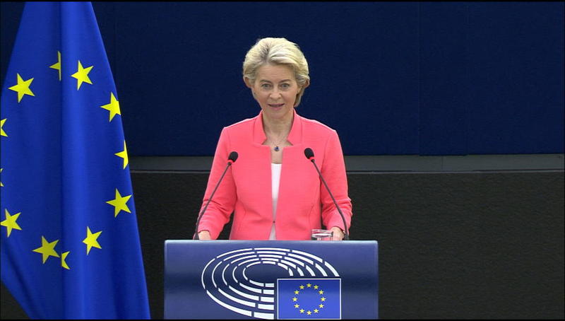 Ursula von der Leyen: Tranziţia verde şi digitală a UE riscă să creeze dependenţe faţă de China
