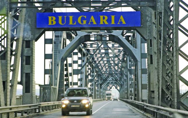 Un irakian și un palestinian voiau să intre ilegal în România, pe jos, pe Podul Prieteniei de la Giurgiu