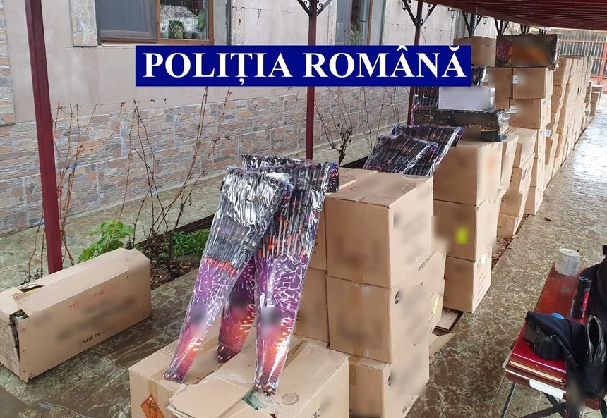 Aproape 5 000 de kilograme de obiecte pirotehnice, confiscate în urma unor percheziţii din Ialomița