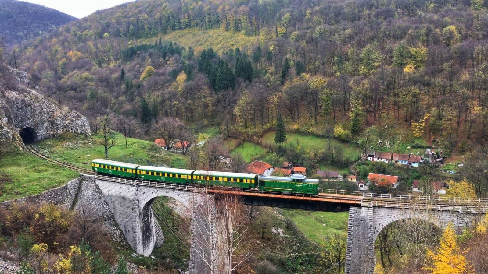 Călătorie cu trenul, într-un peisaj ca în Austria, pe Semmeringul bănățean, cu plecări din Oravița și Anina VIDEO