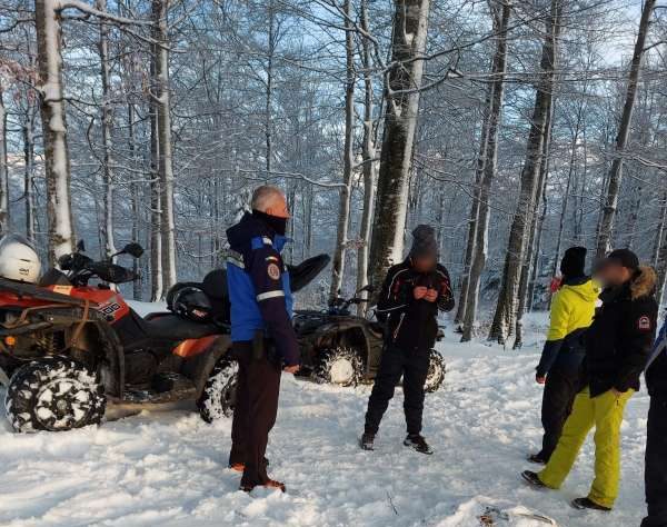 Jandarmeria: Amenzi de 4.000 de lei pentru 4 persoane ce se plimbau cu ATV-urile pe Muntele Mic, într-o zonă protejată