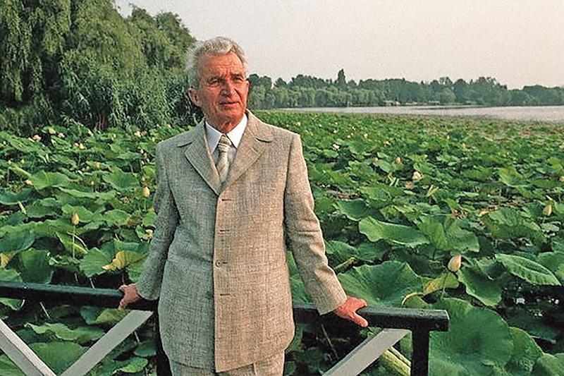 Cum a ajuns Nicolae Ceaușescu „model” pe coperta unei prestigioase reviste