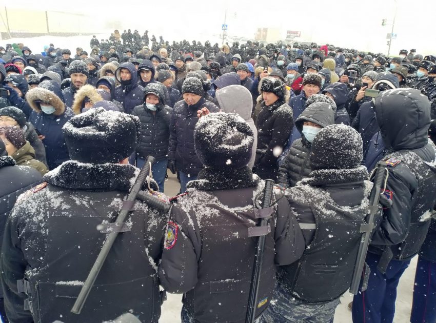 Zeci de morți și aproximativ o mie de răniți în timpul protestelor din Kazahstan