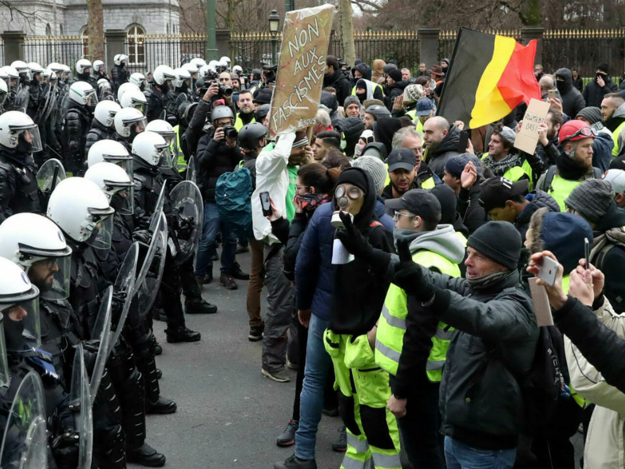Au fost văzute steaguri olandeze, poloneze, franceze şi româneşti: Protest în Belgia, împotriva restricţiilor sanitare (VIDEO)