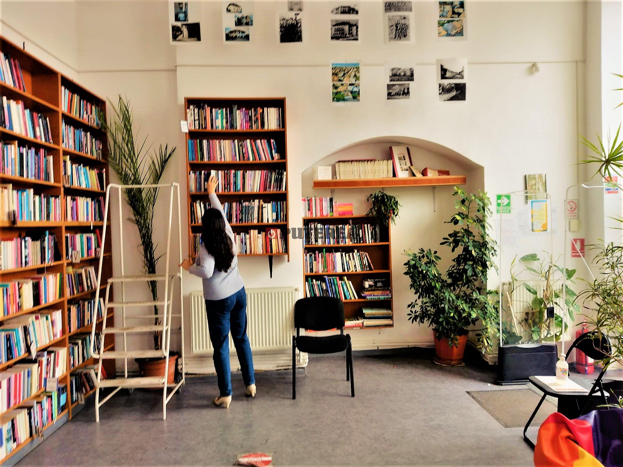 „Veniți să citiți! Cu drag. Sunteți așteptați”: Scurtă conversație în biblioteca de cartier, de Ziua Națională a Lecturii