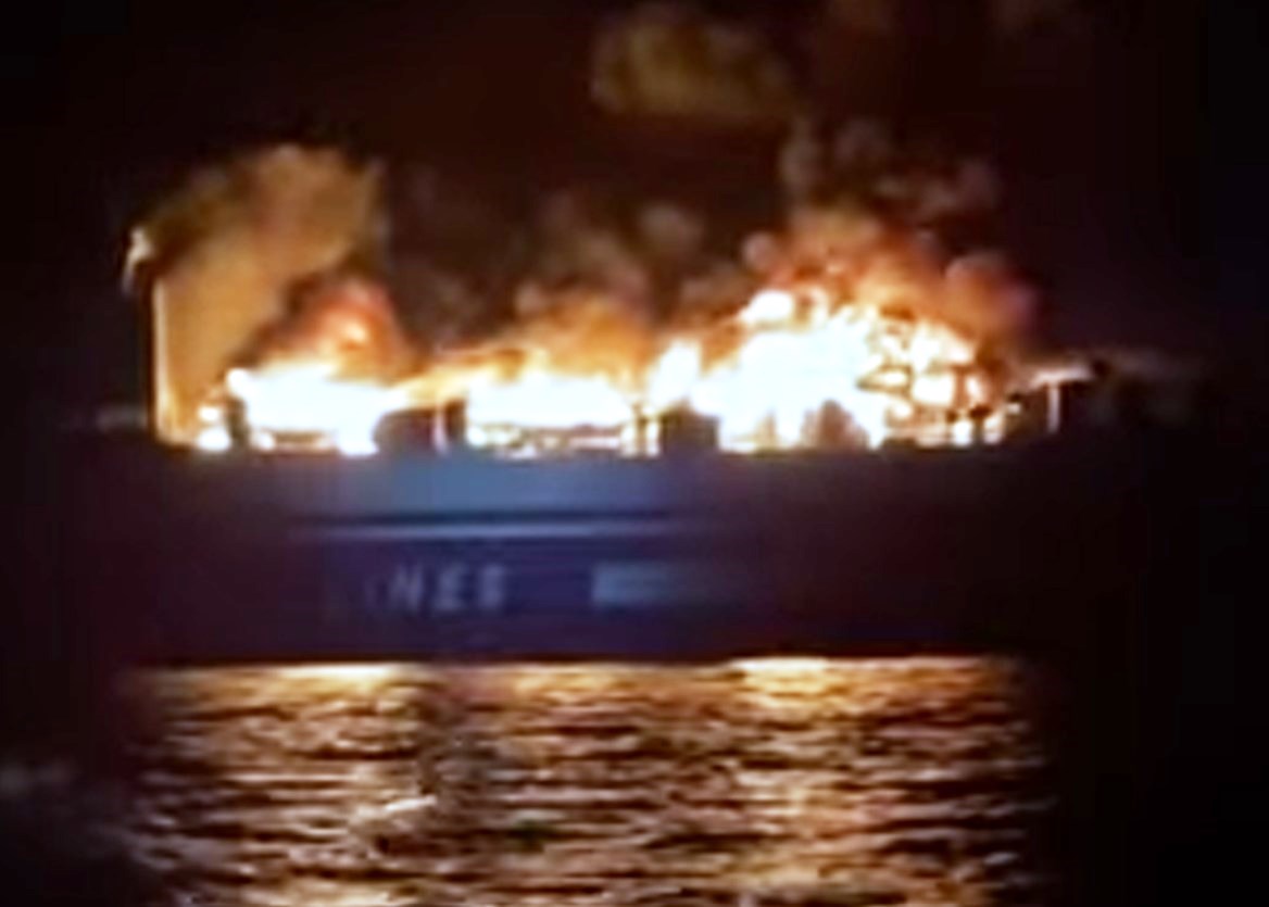 Grecia: Primul deces confirmat pe feribotul cuprins de flăcări în apropiere de Corfu