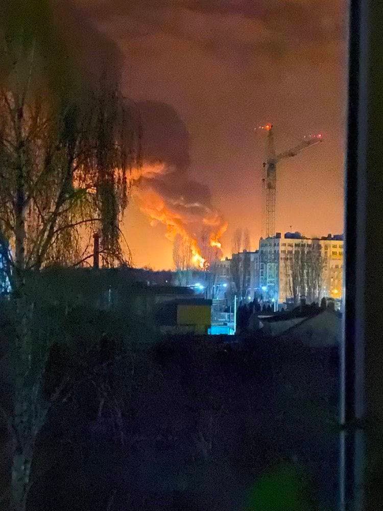 Războiul din Ucraina: Kievul și alte orașe importante sunt în continuare bombardate