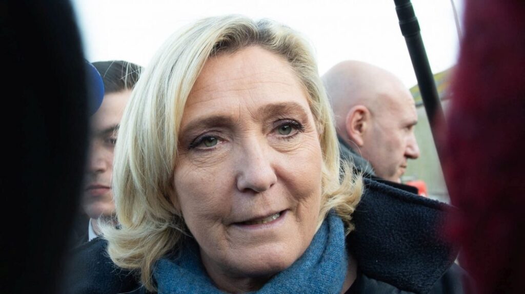 Marine le Pen și-a lansat candidatura la prezidențiale. Sondajele o dau favorită în scutinul din 2027