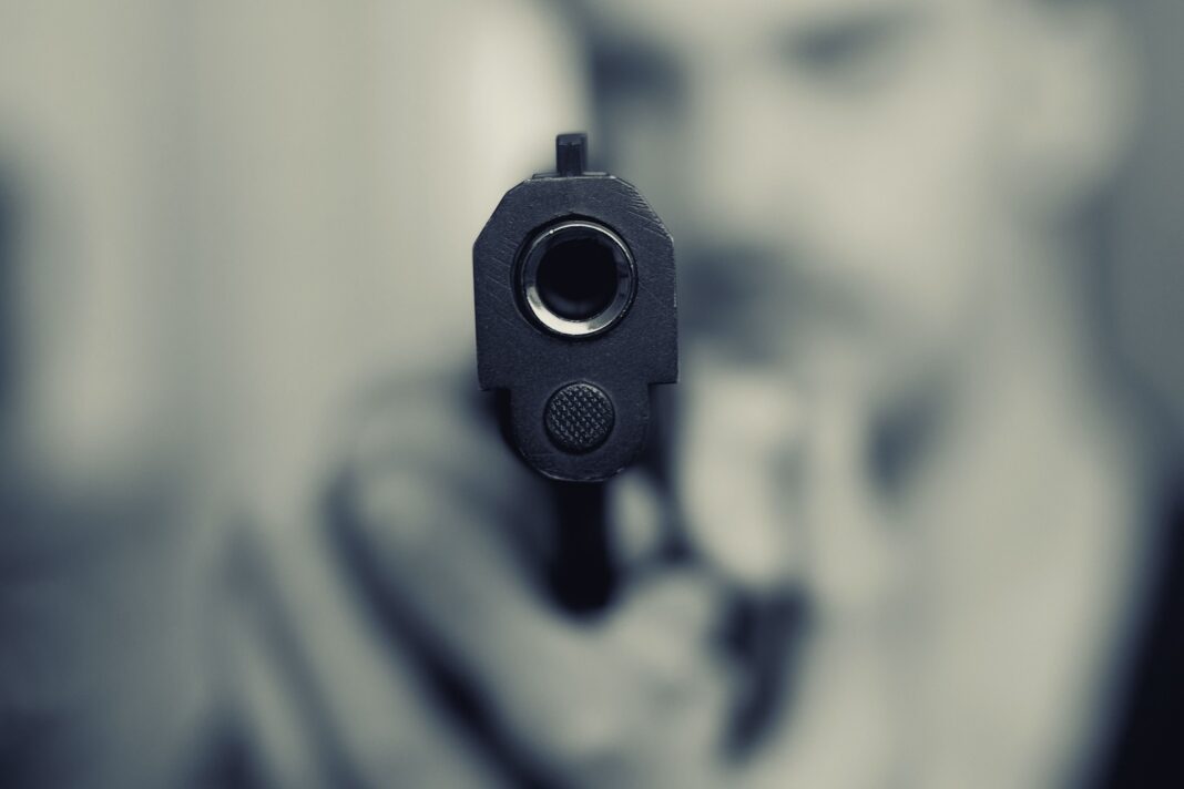 pistol arma crima