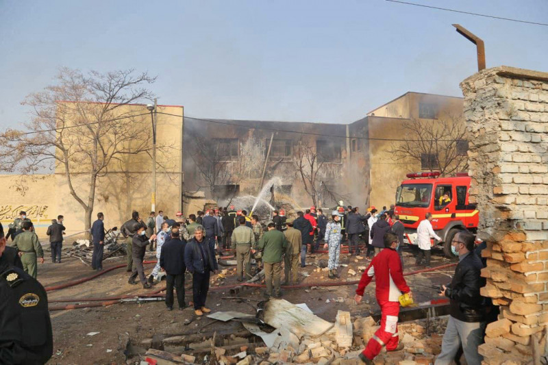Avion de luptă iranian s-a prăbuşit într-o zonă rezidenţială: 3 persoane au murit