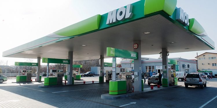 Cât costă, vineri, carburanții la benzinăriile MOL din Capitală