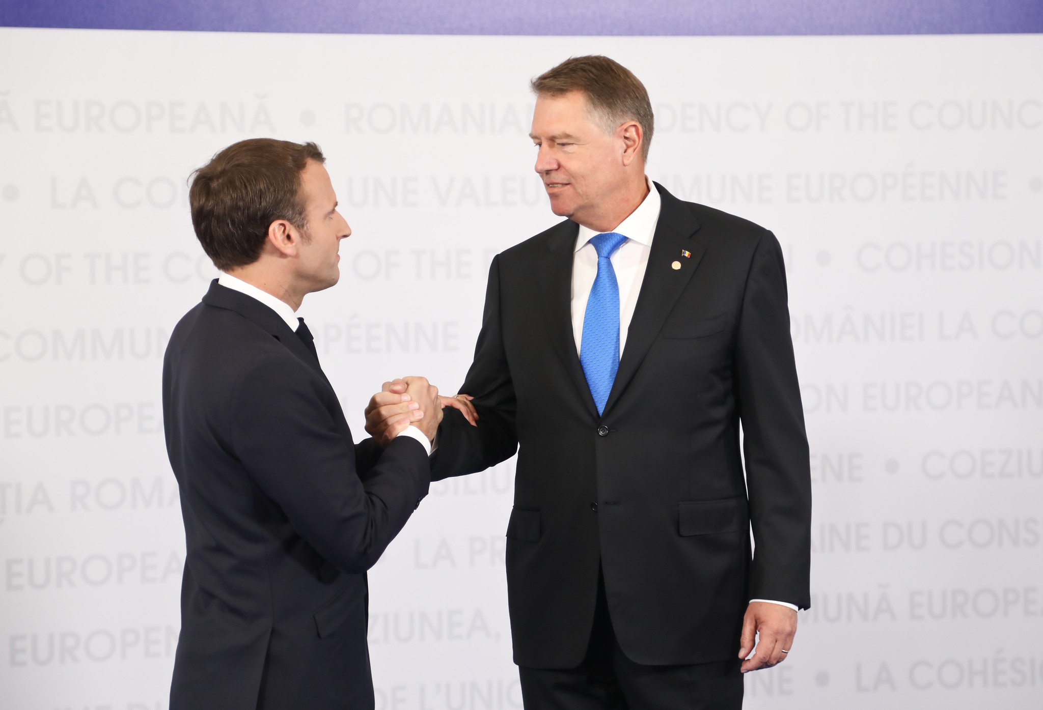 Iohannis și Ciucă l-au felicitat pe Emmanuel Macron pentru realegerea ca preşedinte al Franţei